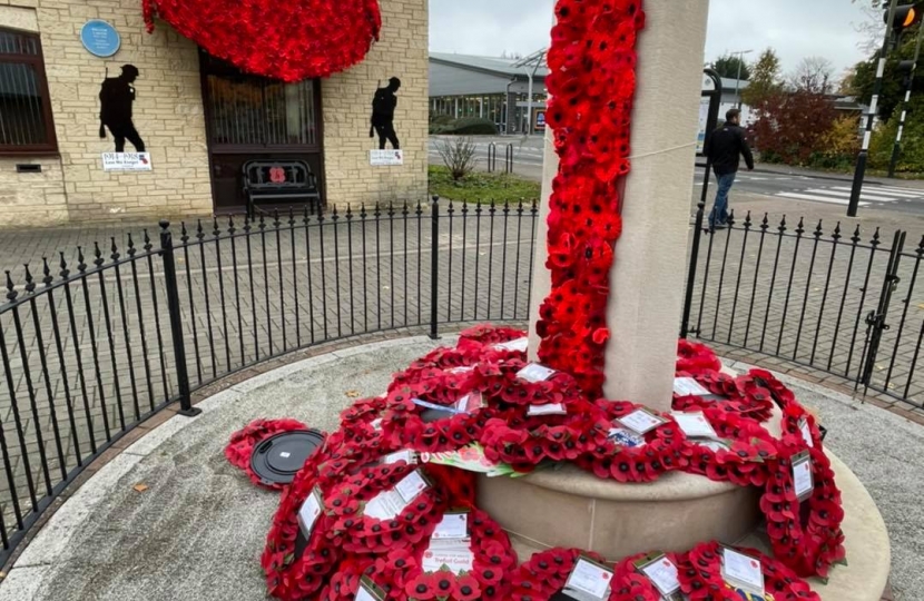 Robert Lays Wreath at Remembrance Sunday Service in Witney | Robert ...